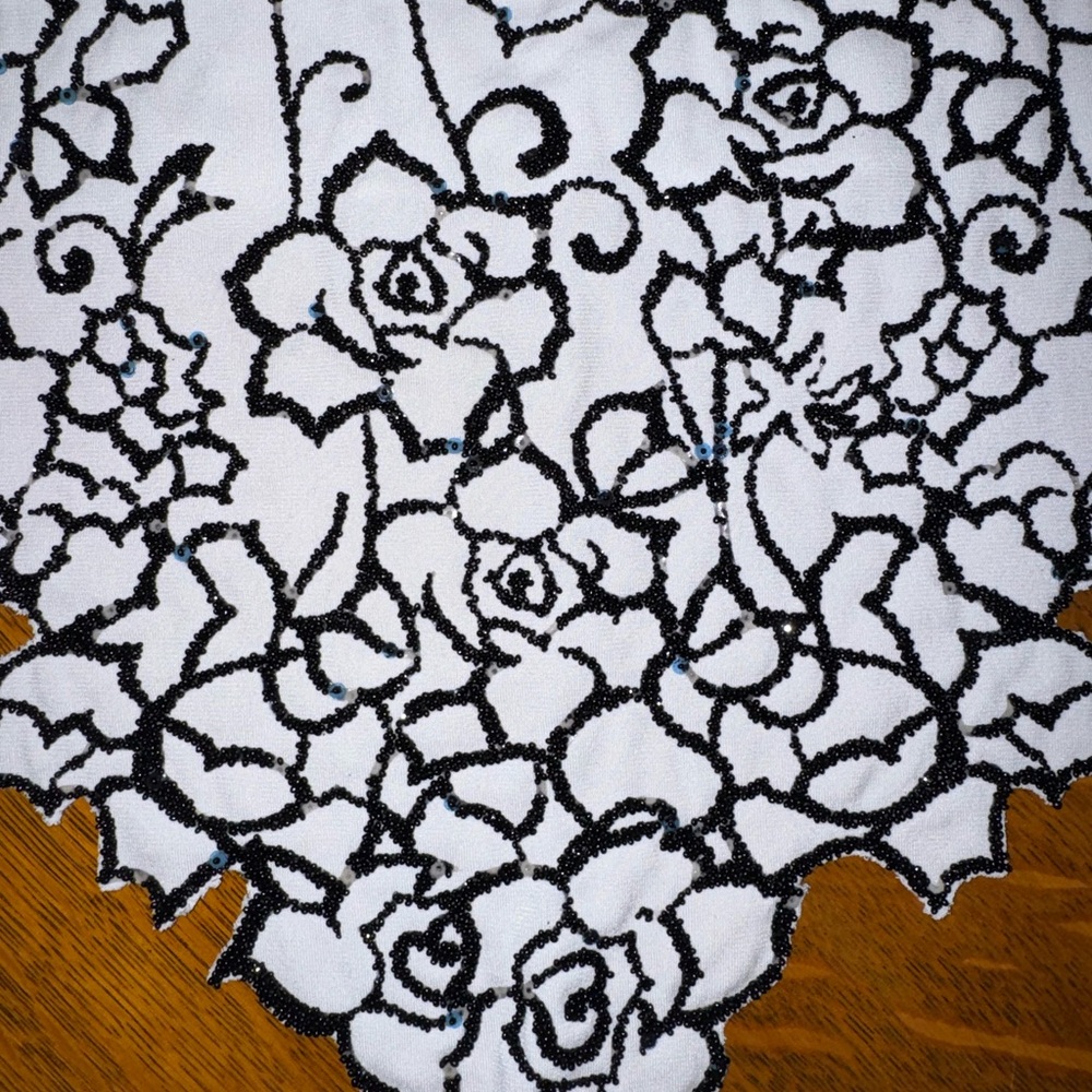 Lipstick Boutique White Blouse with Black Floral Design - Picture 4 of 6